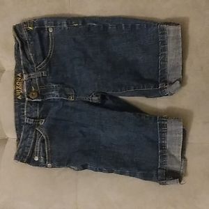 Arizona size 3 mid-thigh Jean shorts